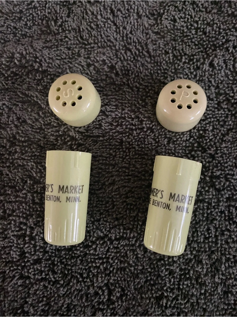 Vintage/Retro Zimmer’s Market Lake Benton Minn. Camel Salt & Pepper Shakers Set